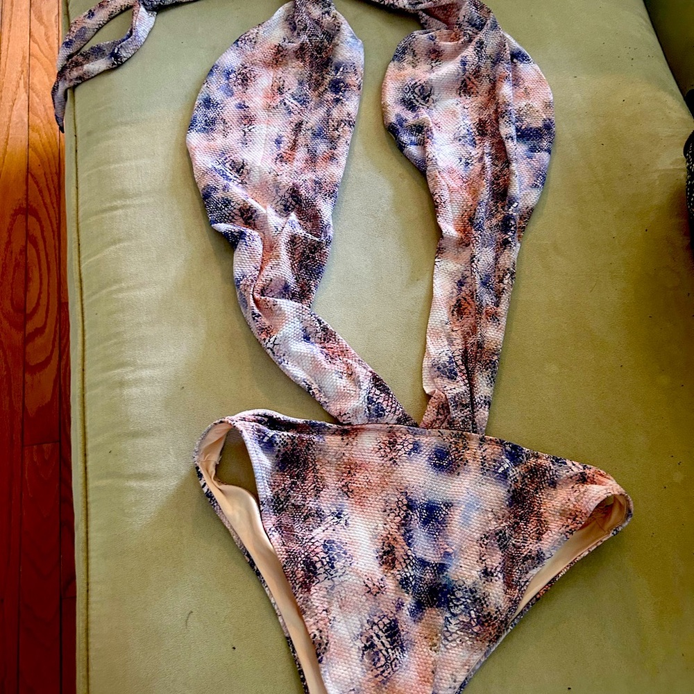 New VS (Victoria Secrets) 1 piece wrap top swimsuit (Never worn!)